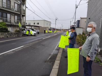 ９丁目通りで「旗の波」