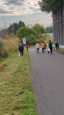 高速道路周辺はいつもゴミが多い